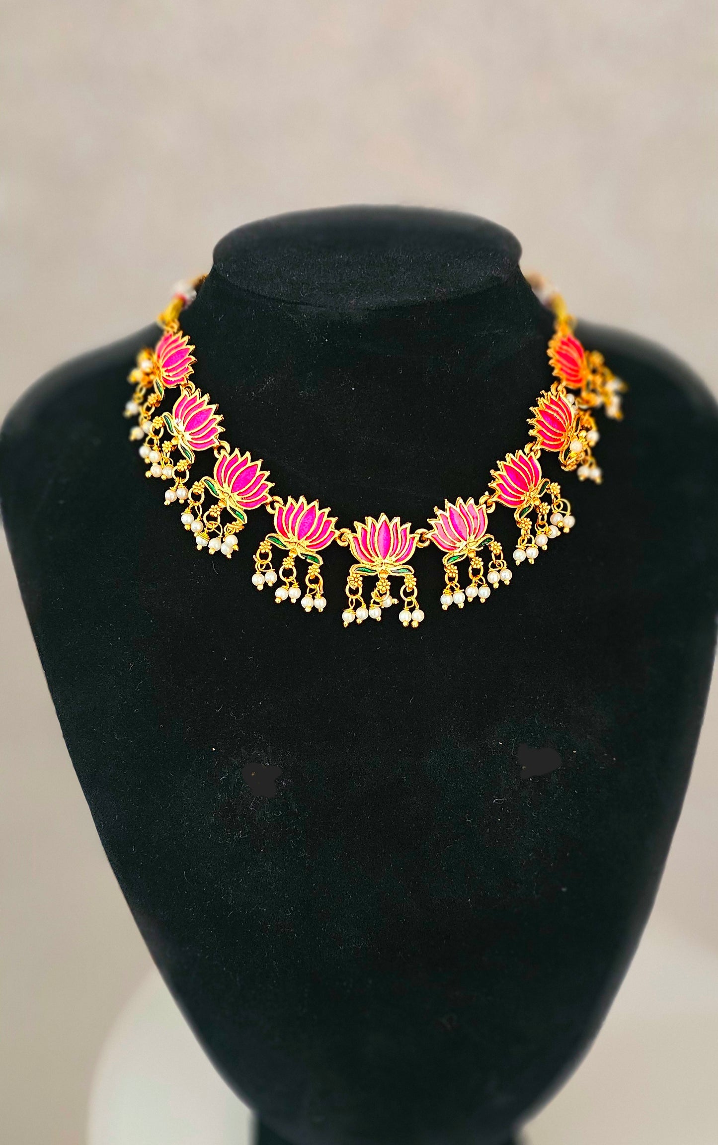 Beautiful lotus necklace set