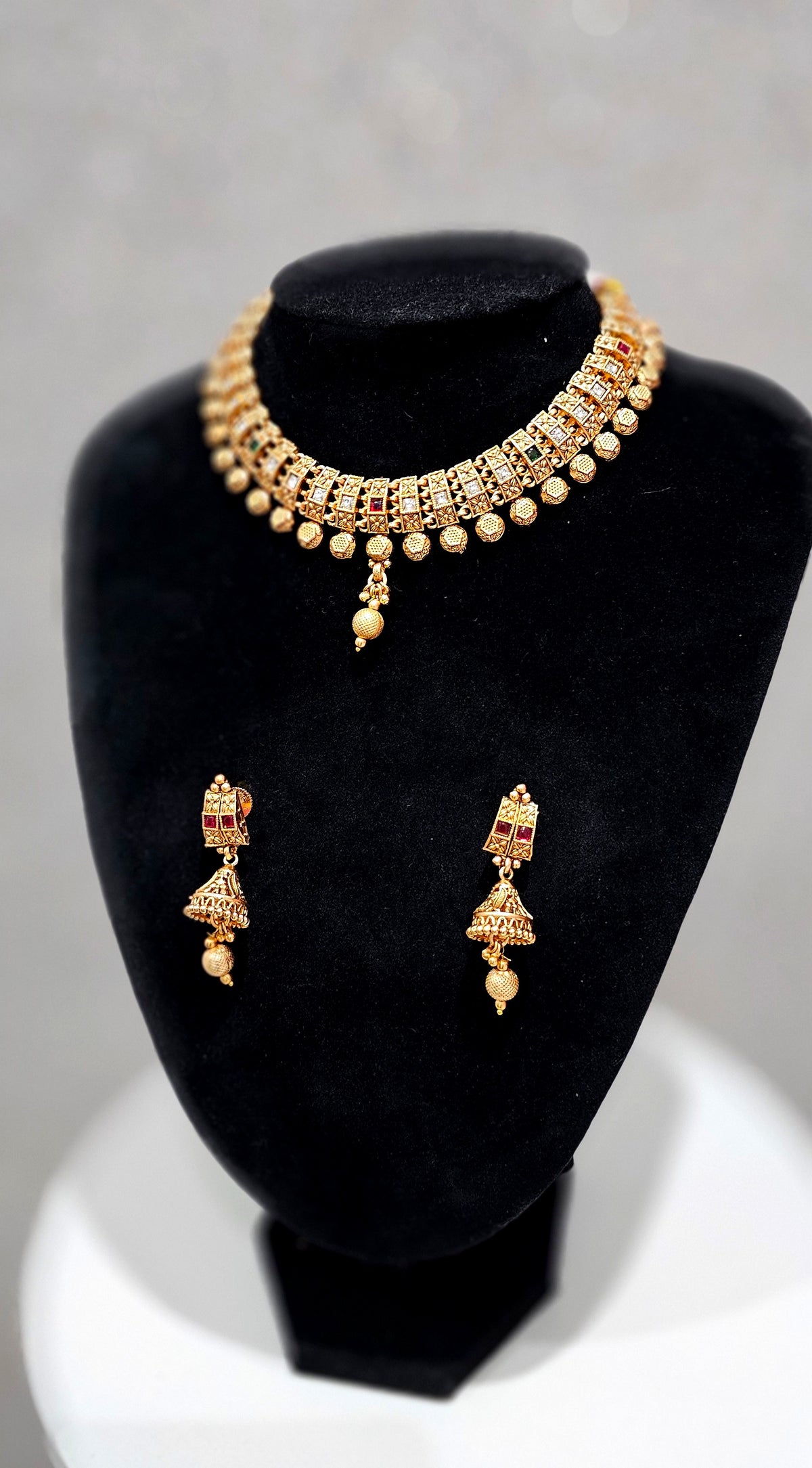 Necklace with jumka