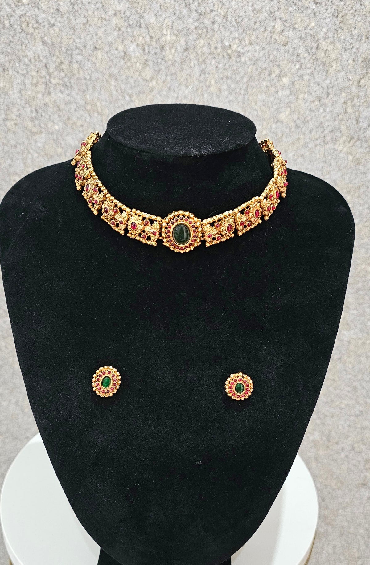 Premium quality choker/ necklace