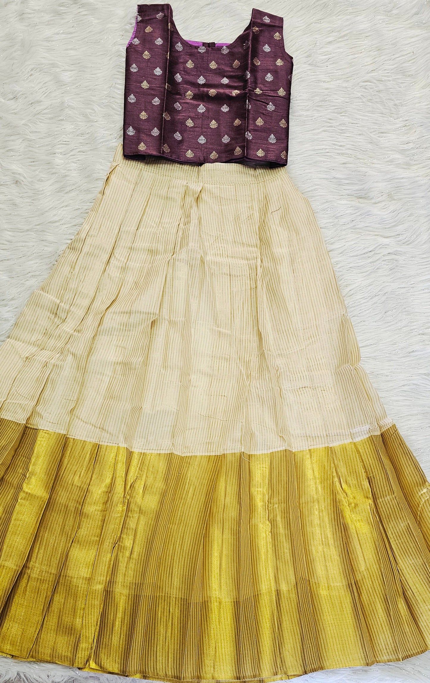 Teenage girls Beautiful Onam top and skirt