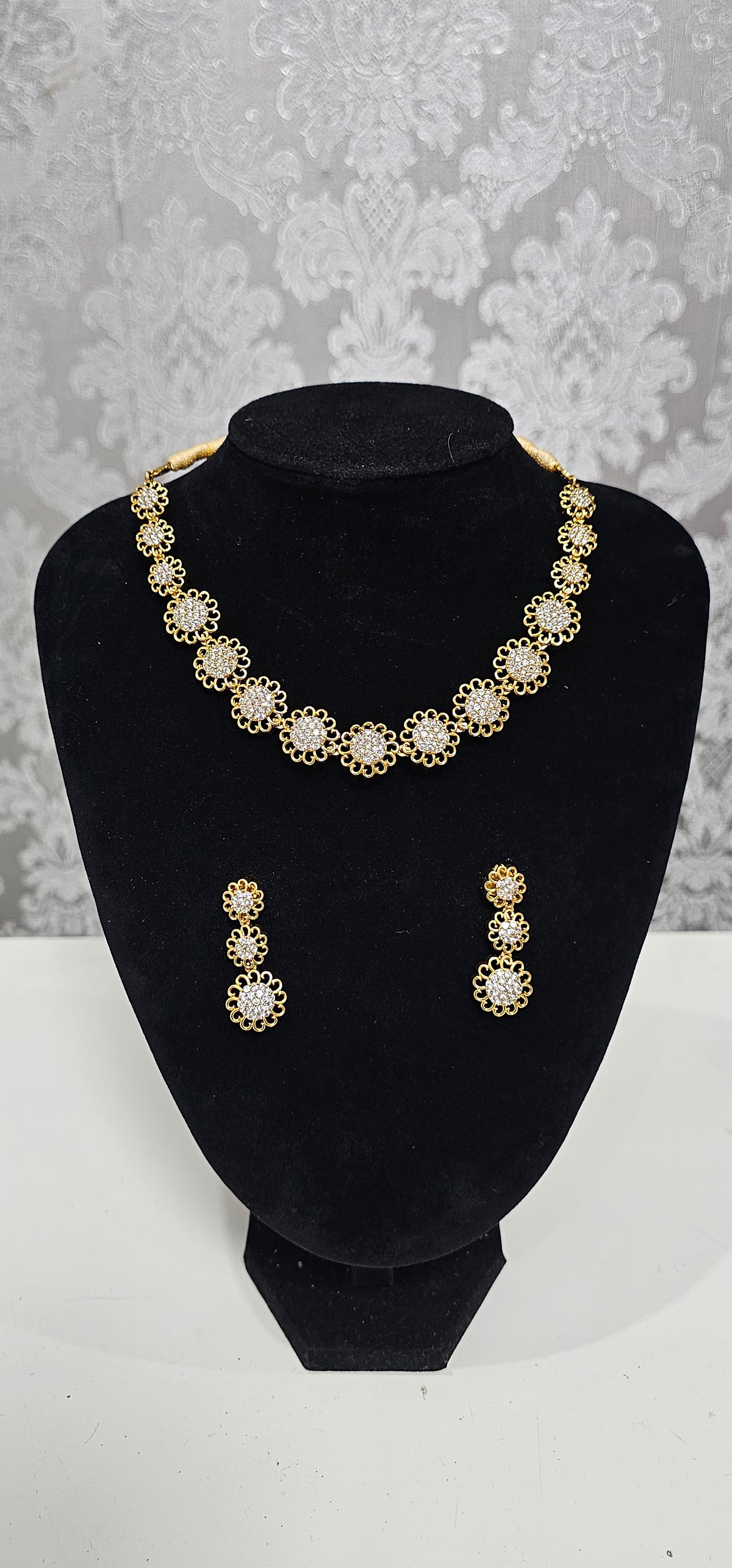 Stone worked necklace