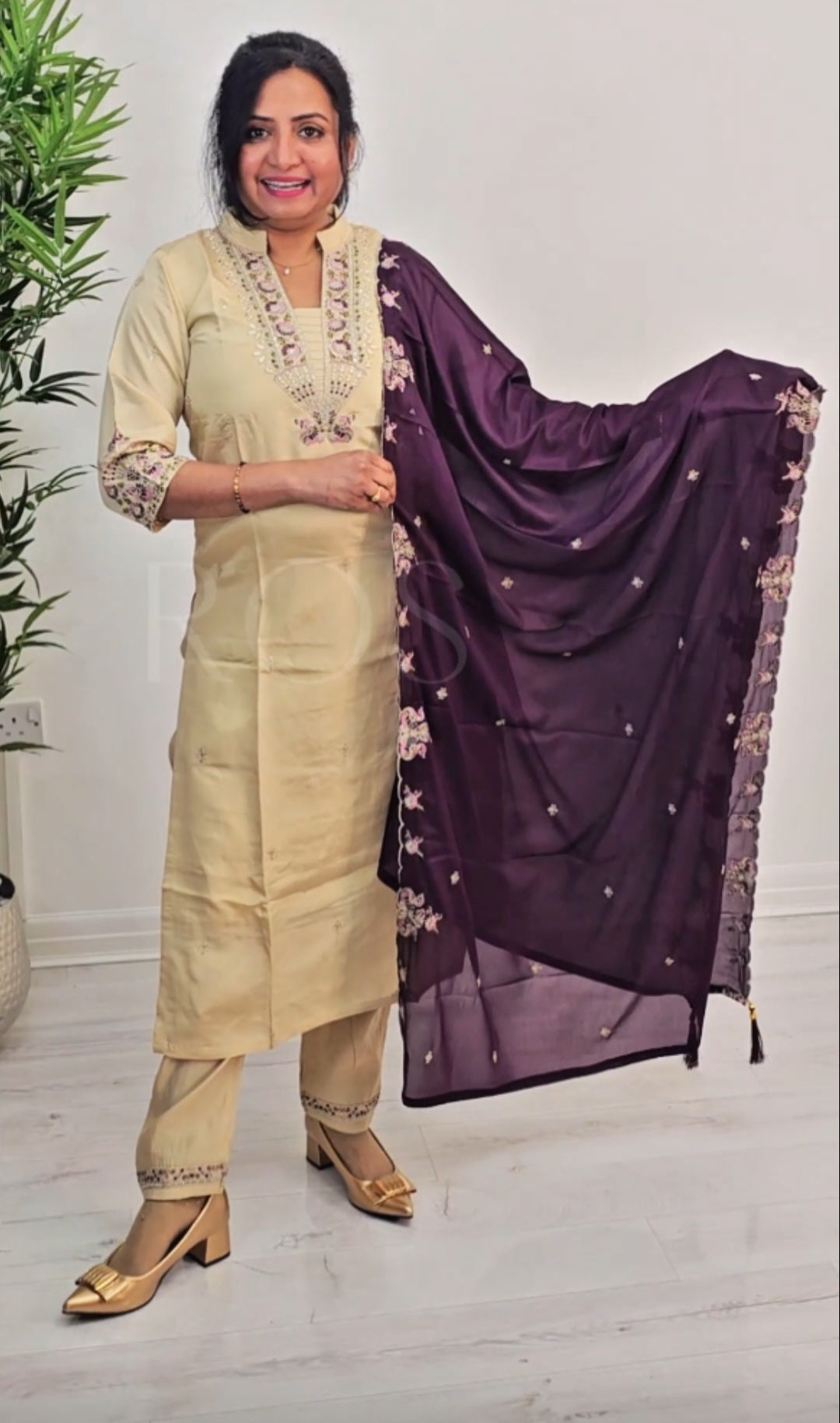 Fully embroidered collar neck Three piece suit