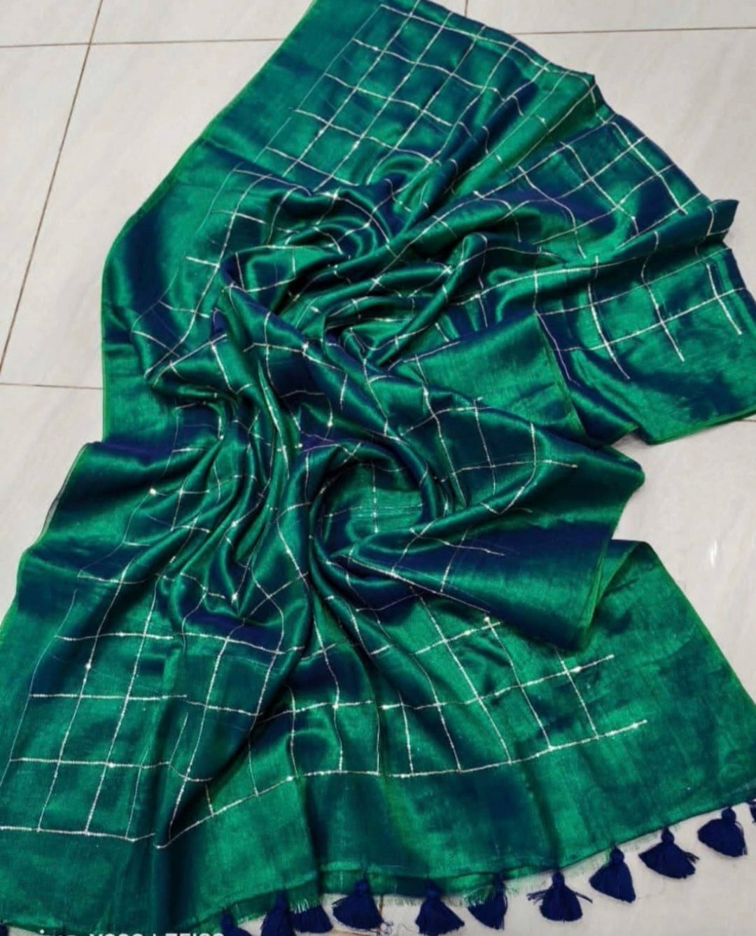 Soft tissue silk , sequenced double shaded saree 💕