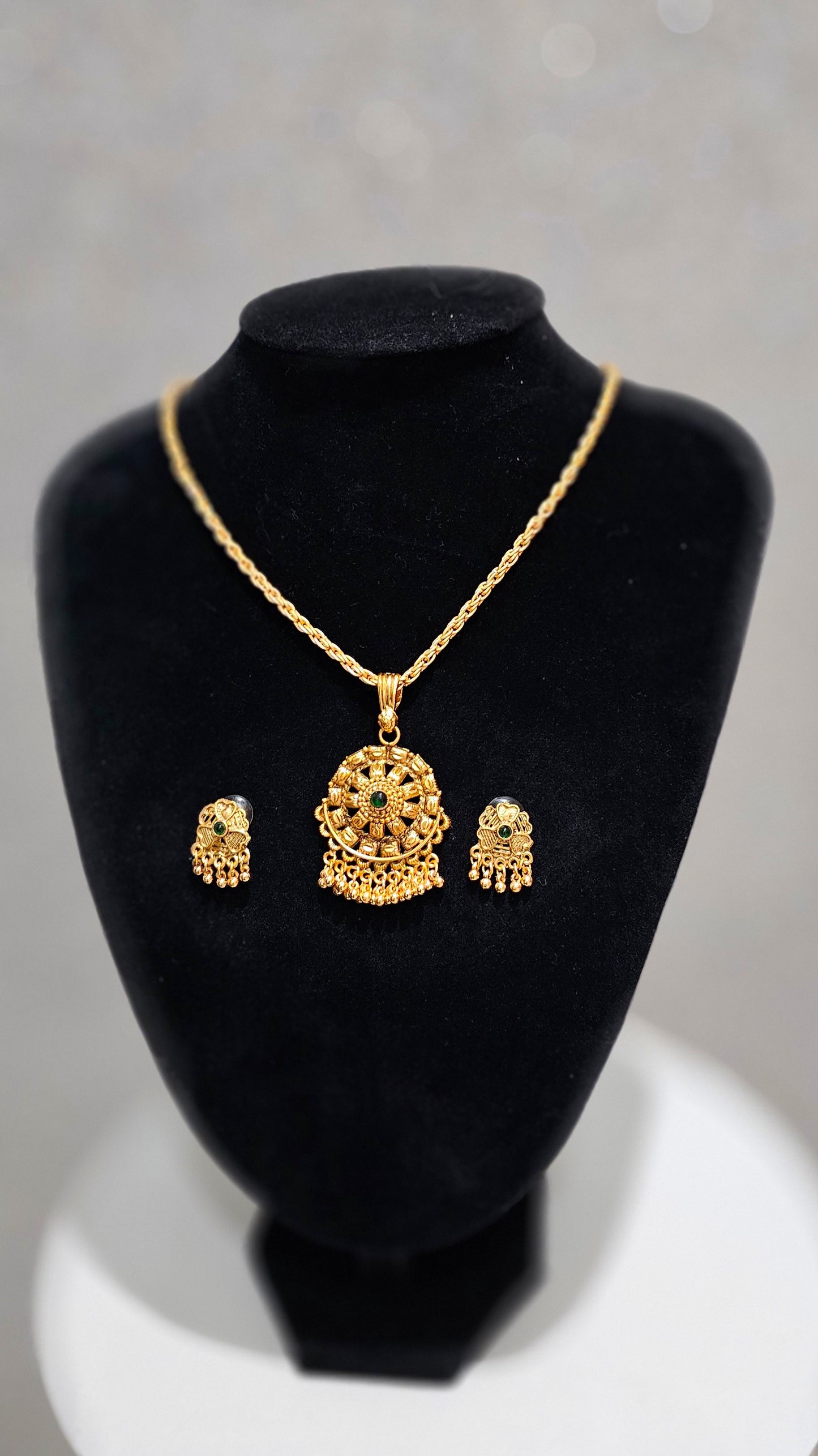 Pendant set -