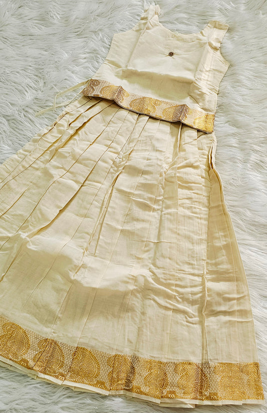 Beautiful Onam blouse and skirt