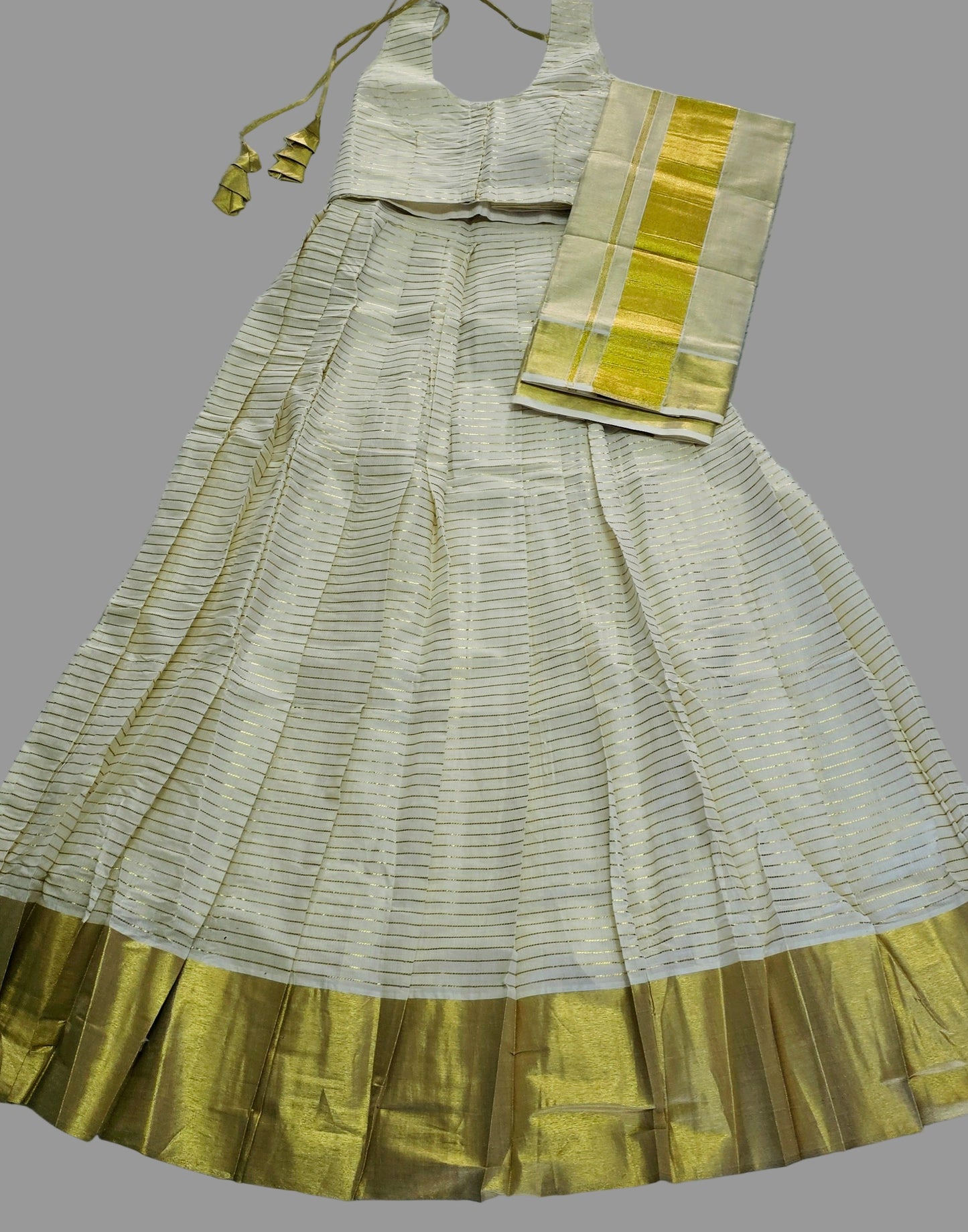 Beautiful Dhavani for Onam or any occasion