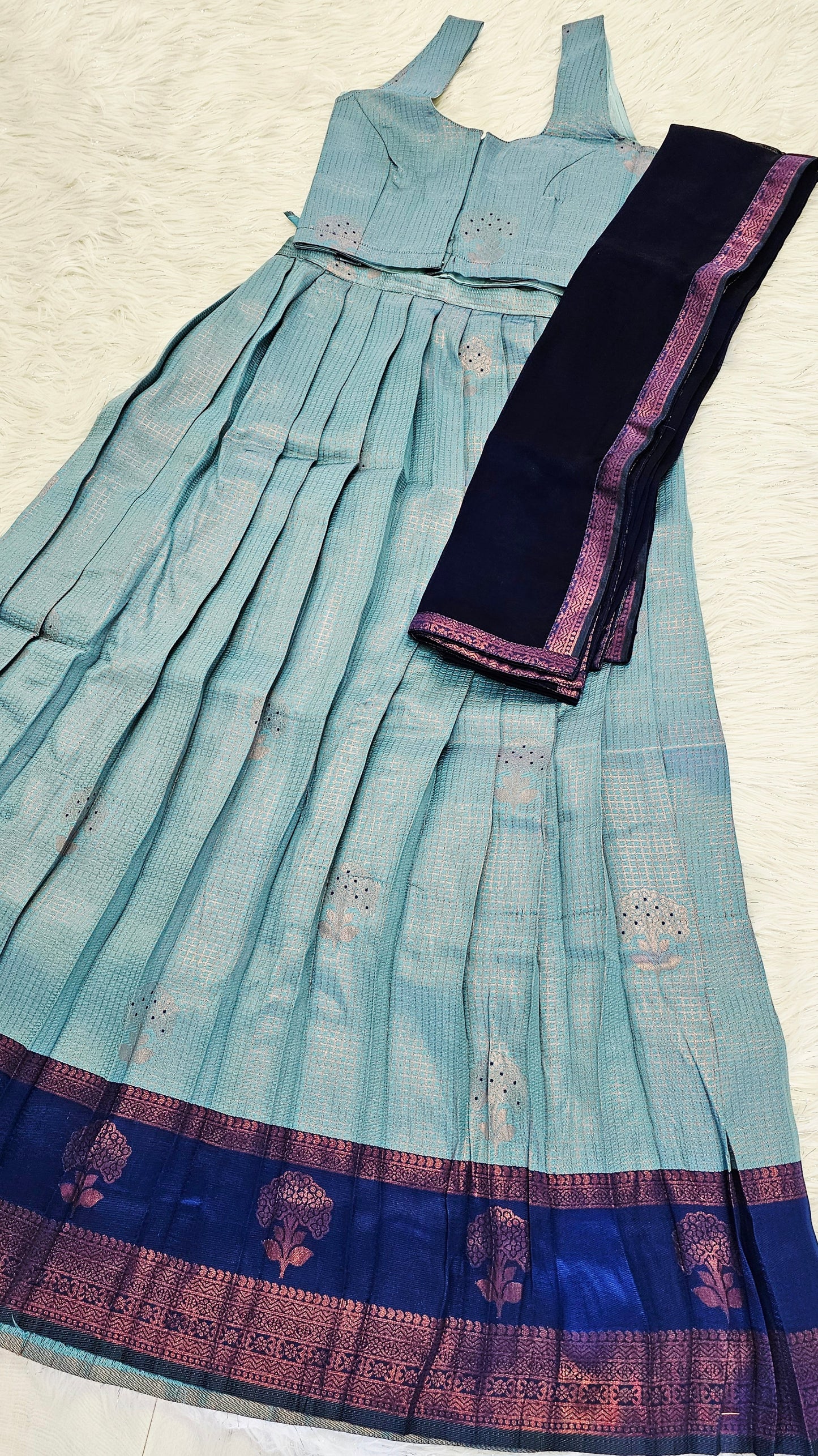 Shades of Blue Onam dhavani set(readymade)