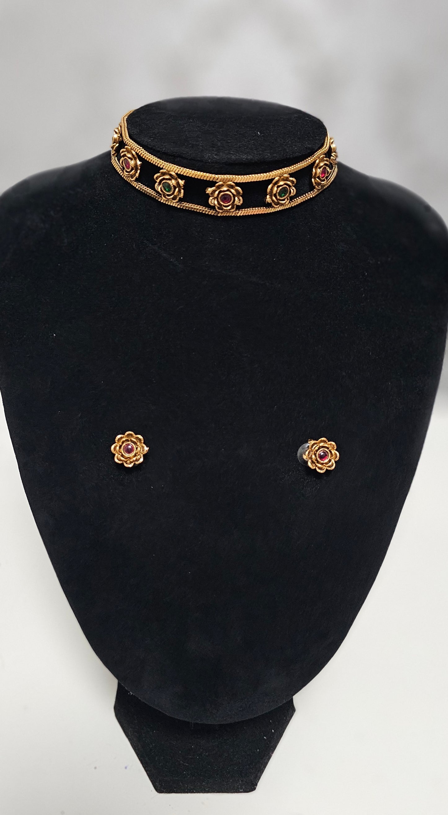Beautiful multicoloured flower choker set