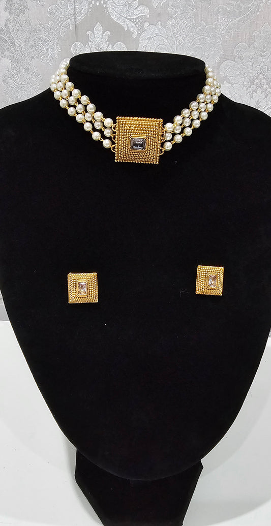 Beautiful choker (white stone)