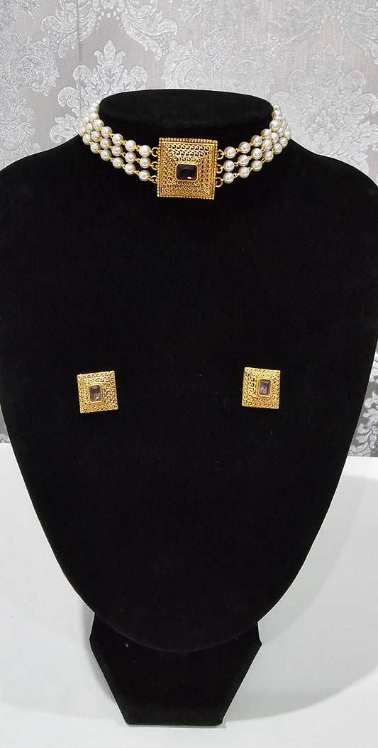Beautiful choker (purple stone)