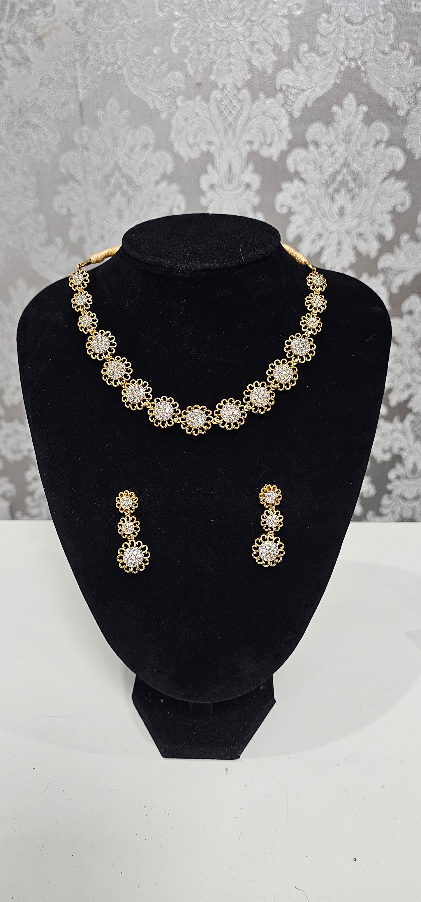 Stone worked necklace