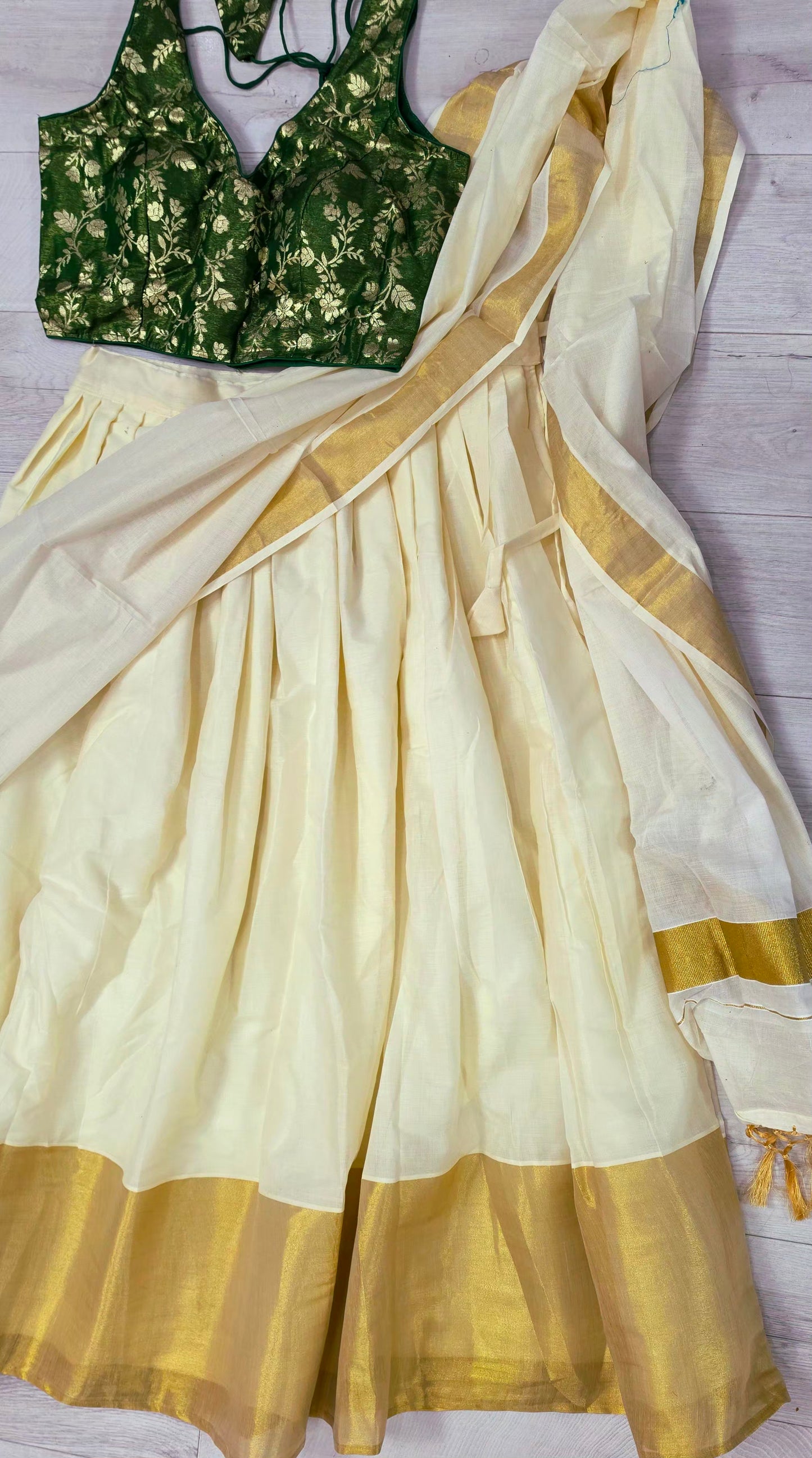 Beautiful cotton dhavani with brocade blouse ( green)
