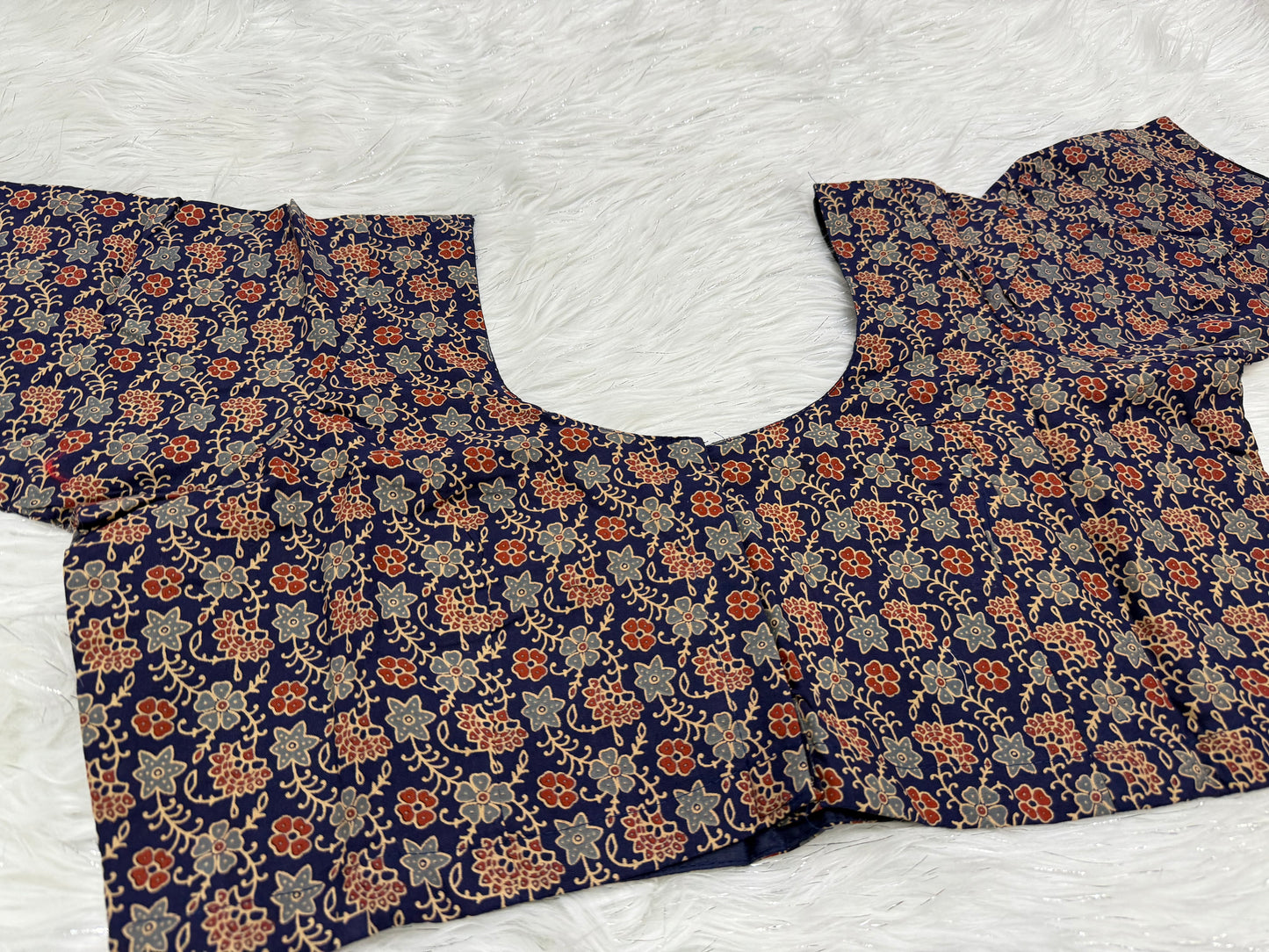 Ready to wear princess cut saree blouse(same as pictures)Navy Blue