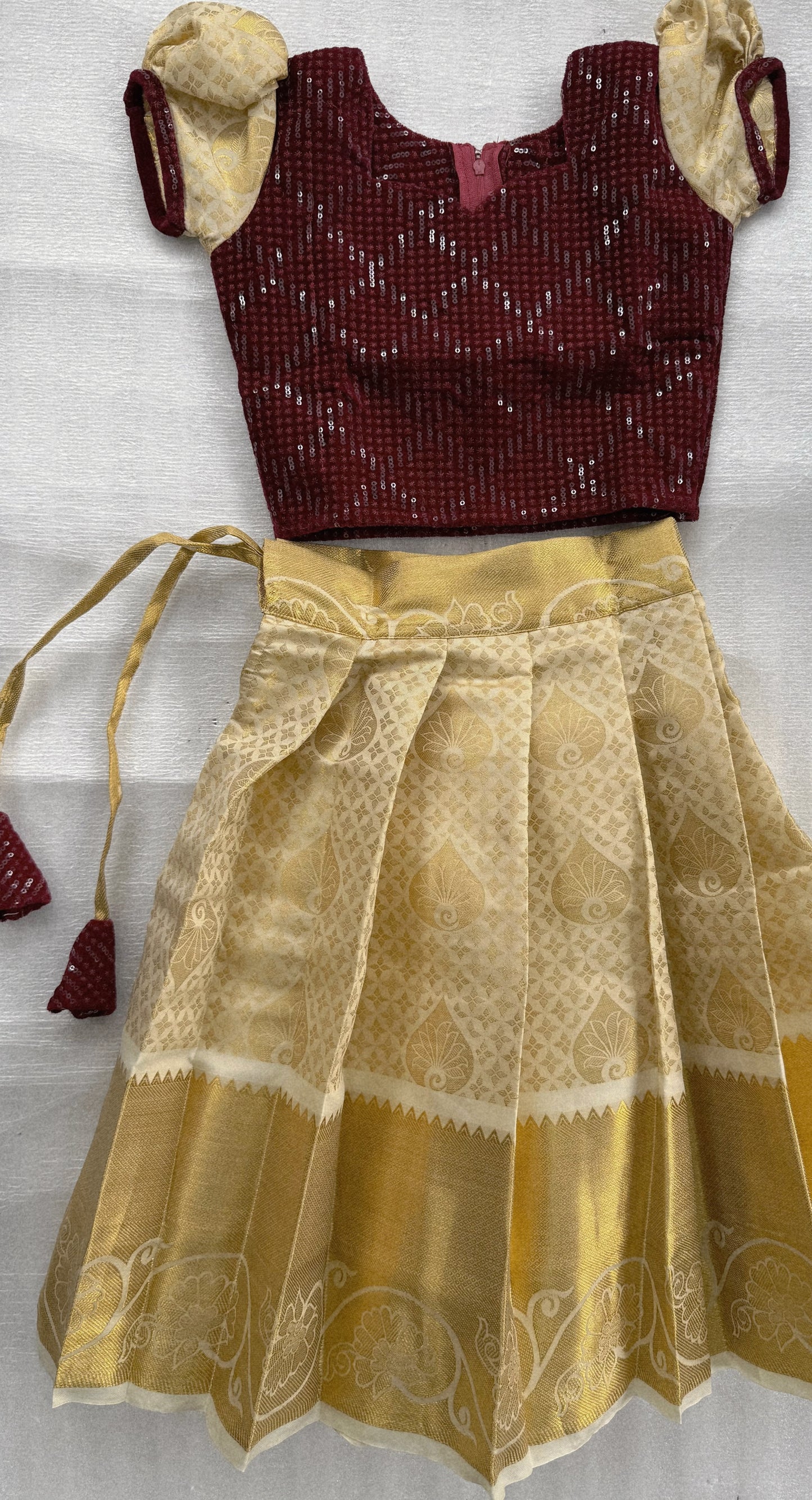 Sequenced velvet blouse and skirt