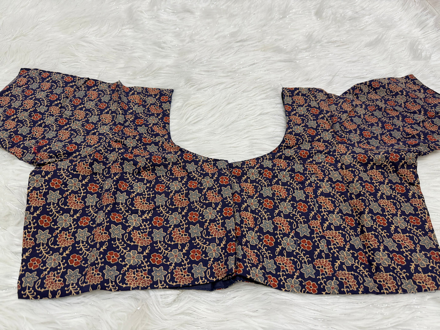 Ready to wear princess cut saree blouse(same as pictures)Navy Blue