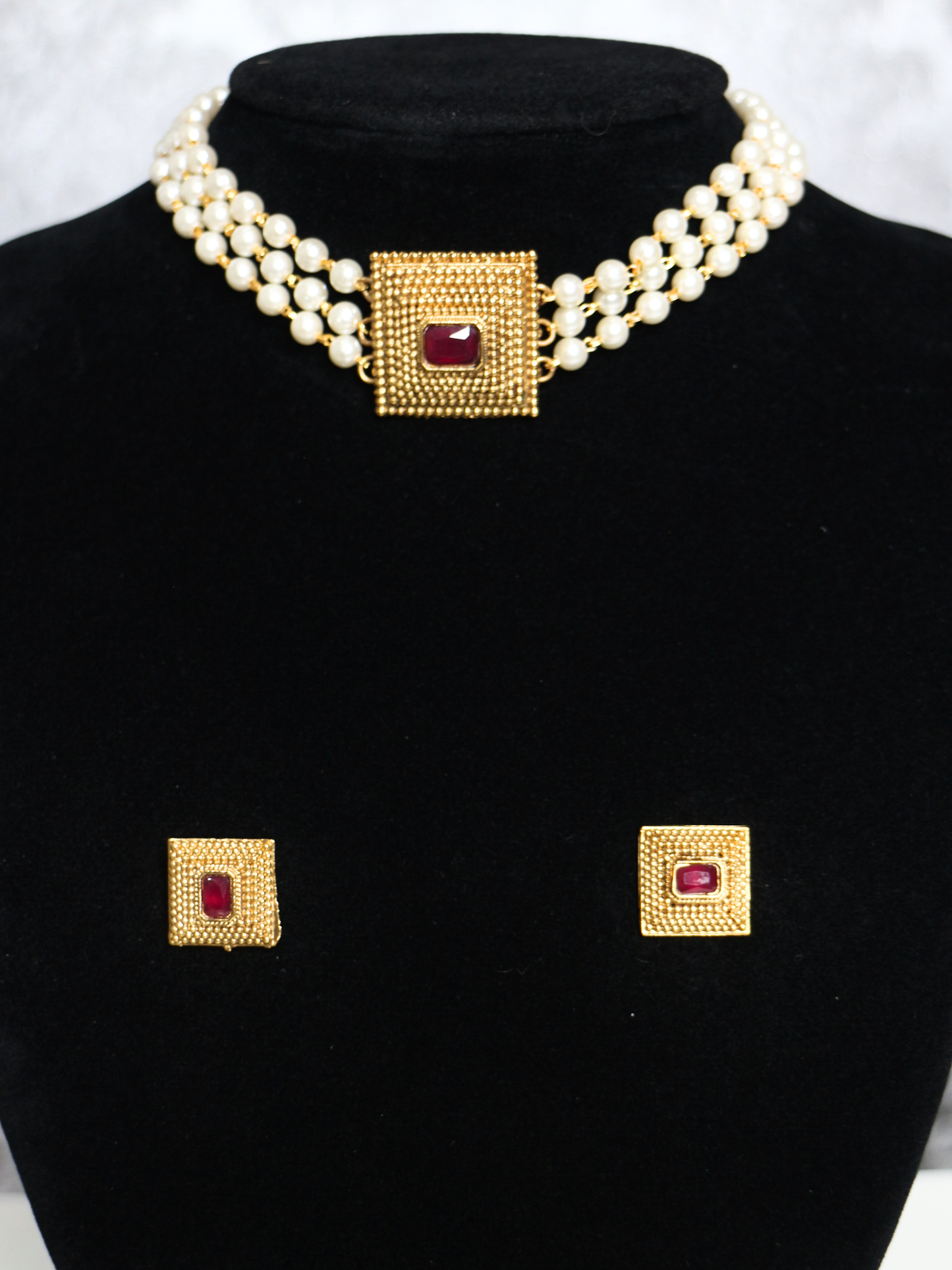 Beautiful choker (Ruby)