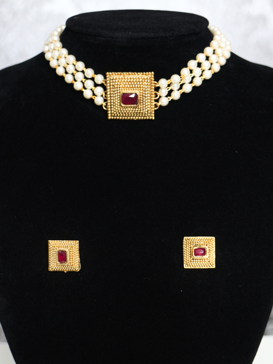 Beautiful choker (Ruby)