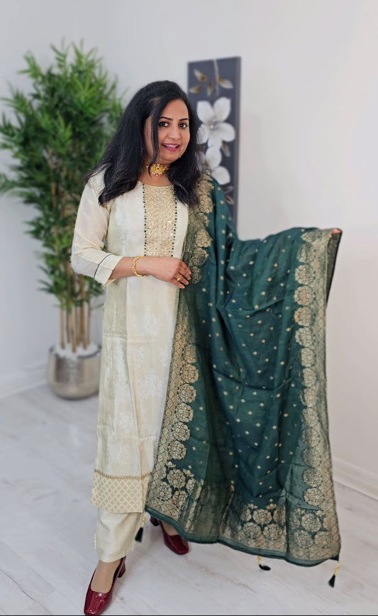 Classic Silk suit with Banarasi Dupatta 💕