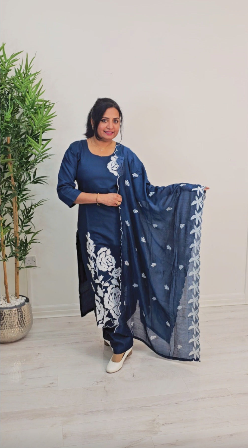 Stunning Silk heavy embroidered three piece suit 💕