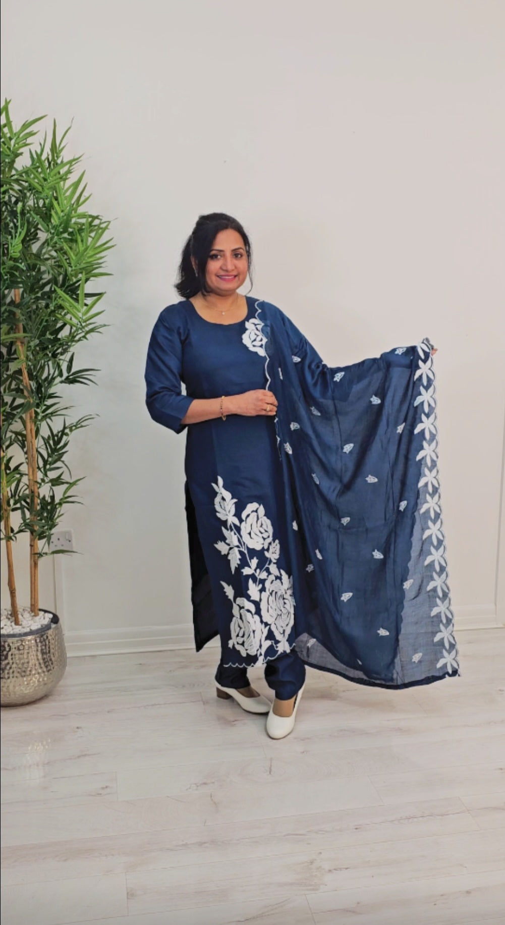 Stunning Silk heavy embroidered three piece suit 💕