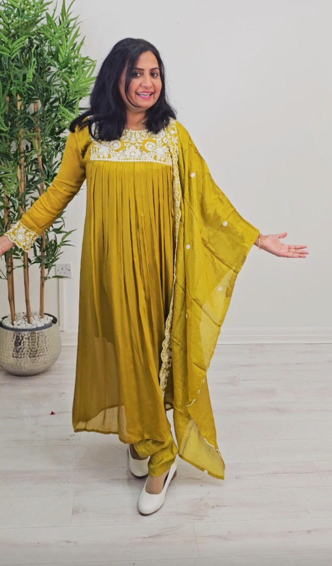 Chonnon embroidered three piece suit