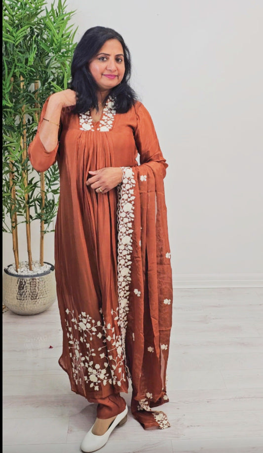 Chinnon embroidered three piece suit 💕