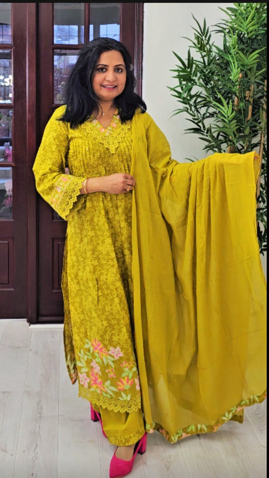 Stunning three piece suit 💕