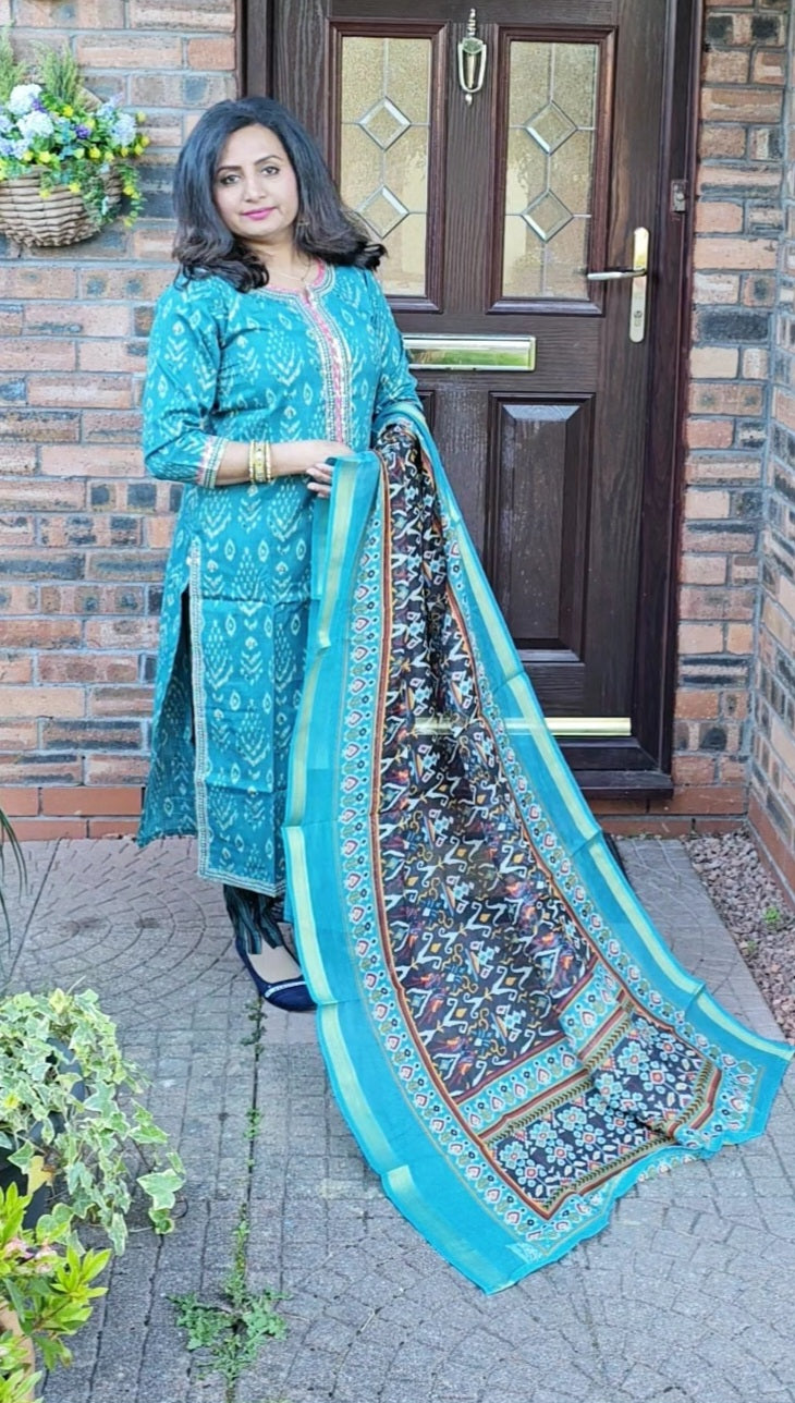 Beautiful three piece suit with maheshwari printed dupatta